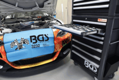 Alternative view of Universaler Kotflügelschoner magnetisch